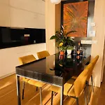 Daire Sunny And Cozy In The Center With Free Parking *