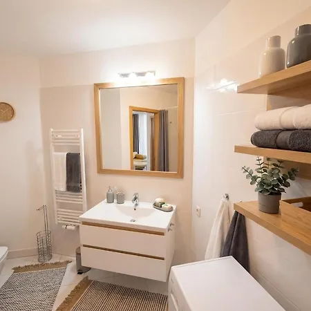 Sunny And Cozy In The Center With Free Parking Daire