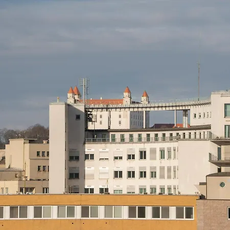 Daire Sunny And Cozy In The Center With Free Parking *